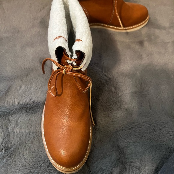 Faux leather and wool boots - Picture 5 of 8